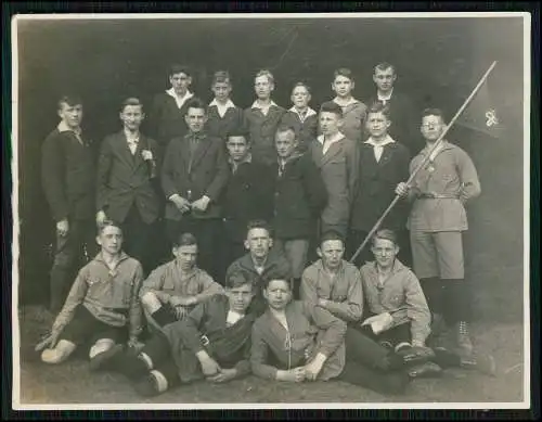 12x Foto und AK Auto Pkw Personen Portrait Gruppen Ansichten 1915-40