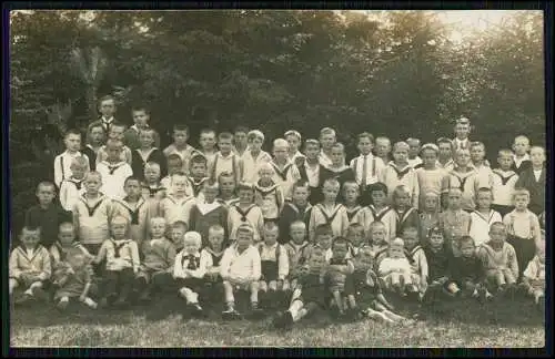 12x Foto und AK Auto Pkw Personen Portrait Gruppen Ansichten 1915-40