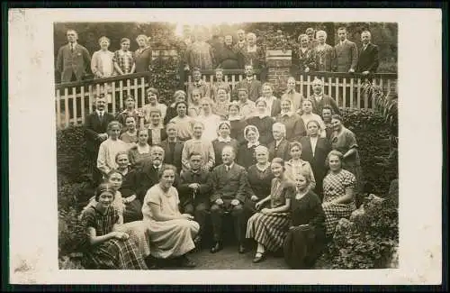 12x Foto und AK Auto Pkw Personen Portrait Gruppen Ansichten 1915-40