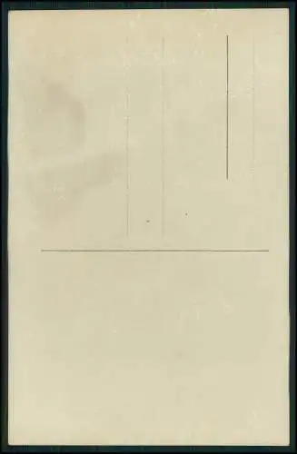 Foto AK Hausfront Partie an einem Wohnhaus mit Personen auf Balkone um 1910