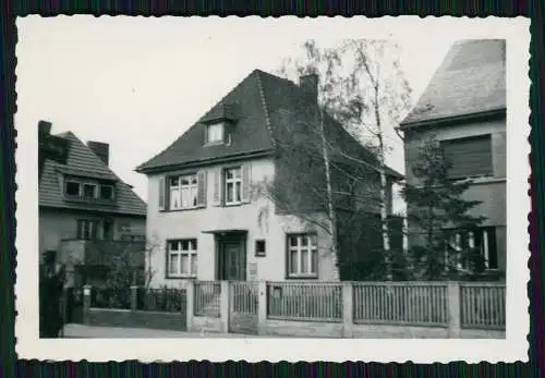 2x Foto Dessau Sachsen Anhalt Hausansicht mit Fahrzeug Auto PKW OLdtimer