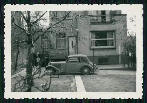 2x Foto Dessau Sachsen Anhalt Hausansicht mit Fahrzeug Auto PKW OLdtimer