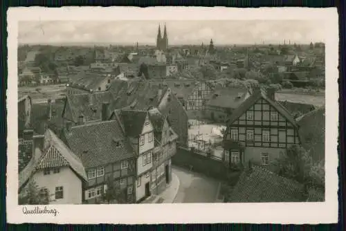 Foto AK Quedlinburg im Harz Teilansicht mit Straße und Häuser 1942 gelaufen Bahn