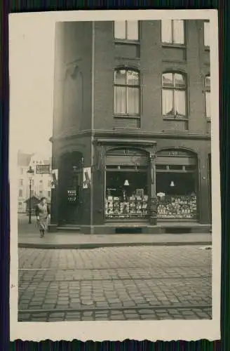 Foto Zigarren Zigarettengeschäft im Ruhrgebiet - Schaufenster mit Auslage 1939