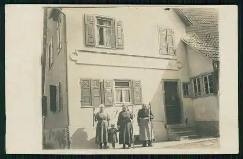 Foto AK Damen mit Dreschflegel Dreschschlegel bäuerliches Werkzeug Getreide 1911