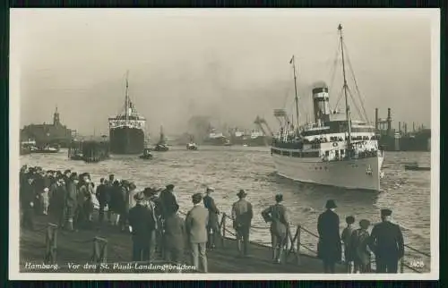 Foto AK Hamburg Hafen - Vor den St. Pauli-Landungsbrücken Schiffe Boote 1938