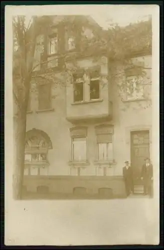 Foto AK Haus Gebäude Bewohner schauen aus dem Fenster um 1910