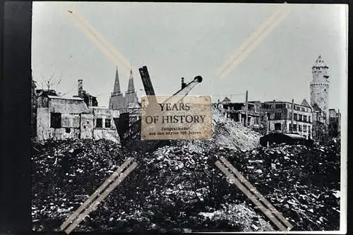 Foto Köln 1944-46 Sicht von Westen über Trümmerfeld auf Dom Turm des Polizeipräs