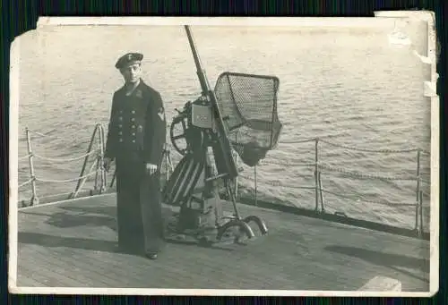 2x Foto Soldaten Deutsche Kriegsmarine Minensuchboot o.ä. Schiff Flieger-MG Flak