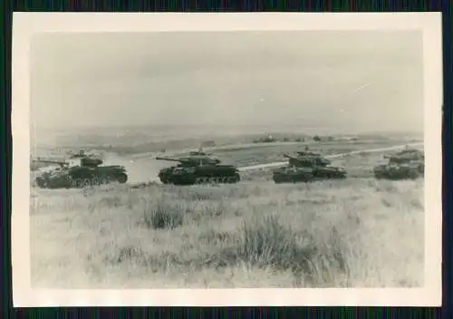 4x Foto Vormarsch mit Panzer Tank