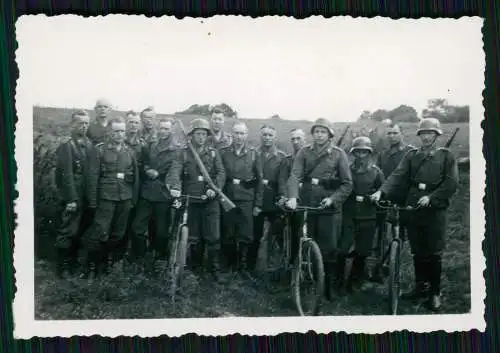 4x Foto Soldaten Wehrmacht mit Fahrrad in Belgien und andere