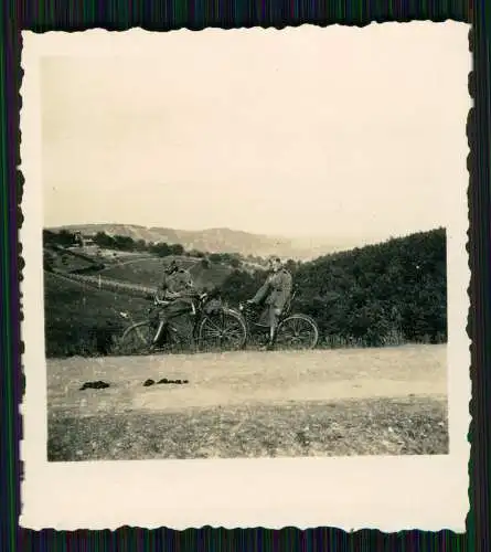 4x Foto Soldaten Wehrmacht mit Fahrrad in Belgien und andere