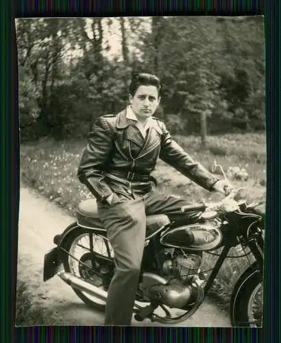 Foto Moped Motorrad junger Mann mit Lederjacke 1940-50