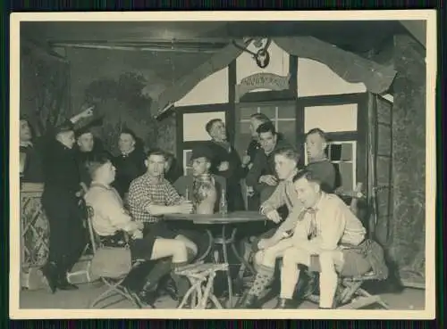 5x Foto Soldaten Wehrmacht Front-Bühne Theater mit Sängergruppe und Götzentanz