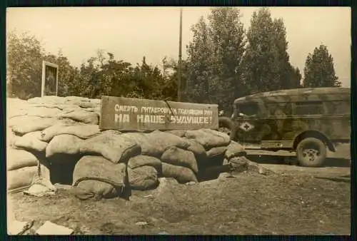 Foto Ostfront  in der Ukraine Sandsäcke Bunker Shelter Fahrzeug Rotes Kreuz