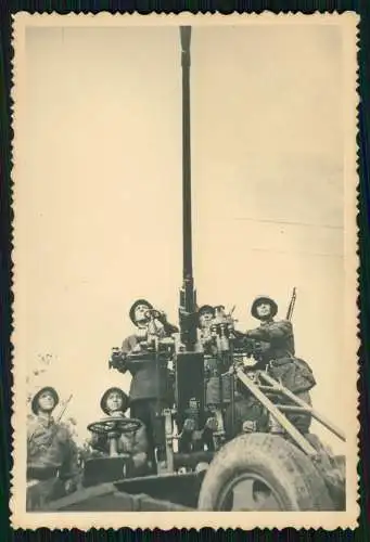 Foto Soldaten mit Geschütz Flak