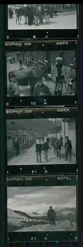20x Foto Soldaten Wehrmacht viele Fahrzeuge Vormarsch Balkan Typen im Dorf uvm.