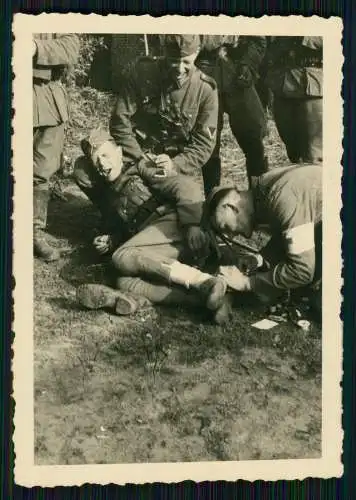 4x Foto Soldaten Wehrmacht Sanitäter Rotes Kreuz Einsatz Steilküste