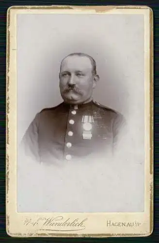CDV Portrait Soldat Orden - R. WUNDERLICH HAGENAU Elsass Feldartillerie-Kaserne