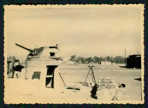 Foto 9 x 6 cm altes Papier nach 1945 - Panzer Tank Geschützturm auf Sockel