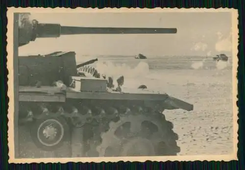 2x Foto 9 x 6 cm altes Papier nach 1945 - Panzer Tank