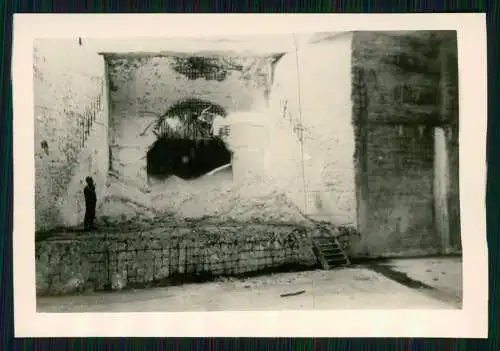 7x Foto 9 x 6 cm altes Papier nach 1945 Sdkfz Strolch Vormarsch Kriegszerstörung