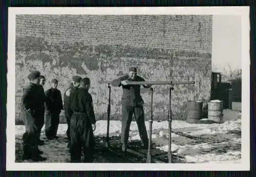 4x Foto Wehrmacht Soldaten WK II - Turnen an Barren Turngerät