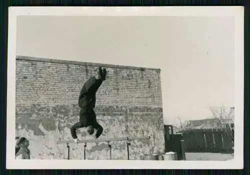 4x Foto Wehrmacht Soldaten WK II - Turnen an Barren Turngerät