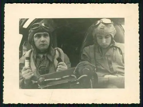 Foto Luftwaffe Flugzeug Aircraft Piloten Besatzung im Cockpit Kampfflugzeug 1943