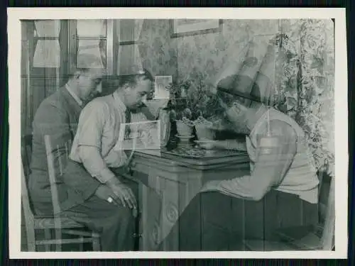 12x Foto - Kneipe Gasthof Wirtin Kellner Gäste am Tresen Theke Gastronomie .....