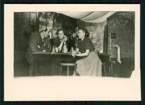 12x Foto - Kneipe Gasthof Wirtin Kellner Gäste am Tresen Theke Gastronomie .....