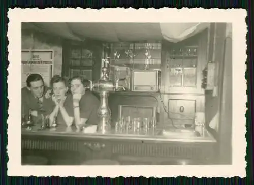 12x Foto - Kneipe Gasthof Wirtin Kellner Gäste am Tresen Theke Gastronomie .....