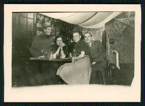 12x Foto - Kneipe Gasthof Wirtin Kellner Gäste am Tresen Theke Gastronomie .....