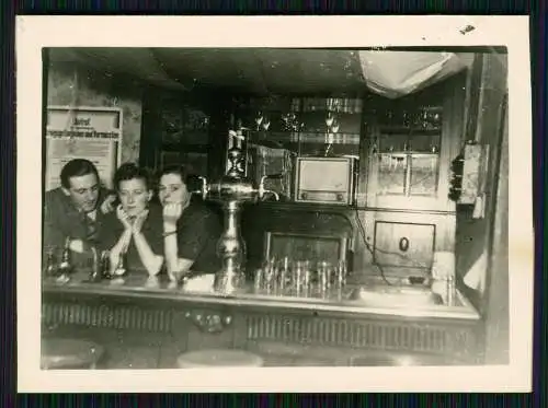 12x Foto - Kneipe Gasthof Wirtin Kellner Gäste am Tresen Theke Gastronomie .....