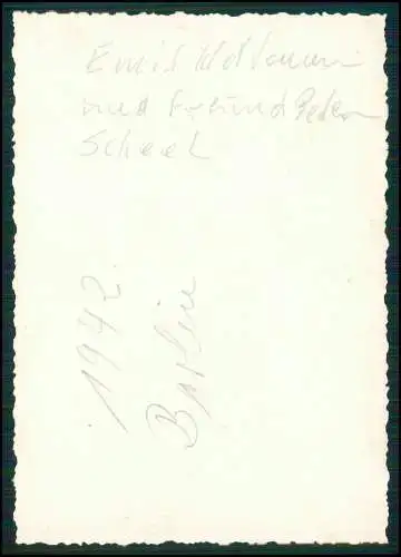 Foto 2 Brüder Wehrmacht Luftwaffe und Marine - Prost bei Glas Wein Berlin 1942