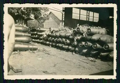 2x Foto Beute Flugzeug Aircraft Bomben Frankreich - Soldaten Wehrmacht 1940-41