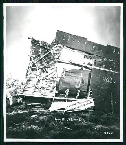 5x Repro Foto Flugzeug Aircraft zerstört Bruch am Boden