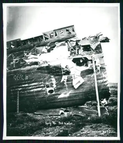 6x Repro Foto Flugzeug Aircraft zerstört Bruch am Boden