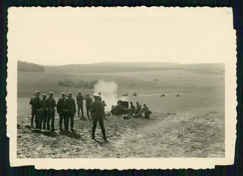 2x Foto - Soldaten Wehrmacht - Panzer Tank Pak Geschütz im Gelände