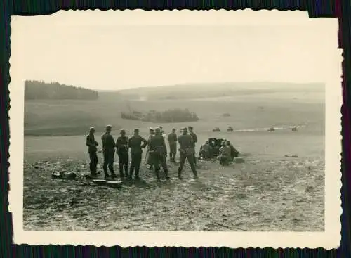 2x Foto - Soldaten Wehrmacht - Panzer Tank Pak Geschütz im Gelände