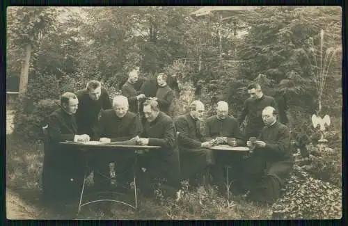 Foto AK Odenkirchen Mönchengladbach Priester Freizeit beim Kartenspiel um 1935