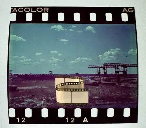 Orig. Farbdia Agfacolor - Staudamm Werft o.ä. Russland Ostfront 1941-44