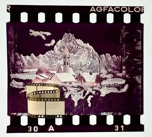 Orig. Farbdia Agfacolor - gemaltes Dorf mit Kirche Winterlandschaft in den Alpen
