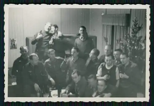 7x Foto - Wehrmacht Soldaten in Norwegen - Quartier Weihnachten .......