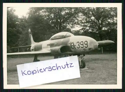 Foto Lockheed T-33 T-Bird ein strahliges Flugzeug US Hersteller Lockheed EB-399