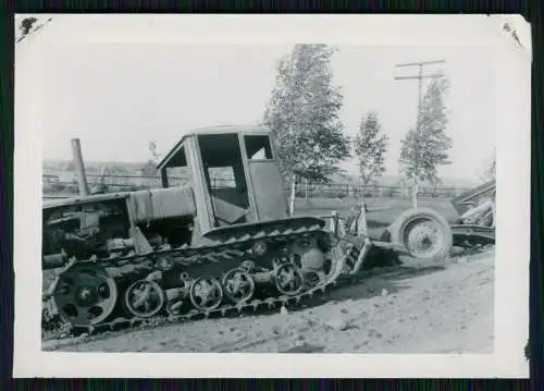 Foto Wehrmacht - sowjetischer Kettentraktor Raupenschlepper SChTS-NATI СХТЗ-НАТИ