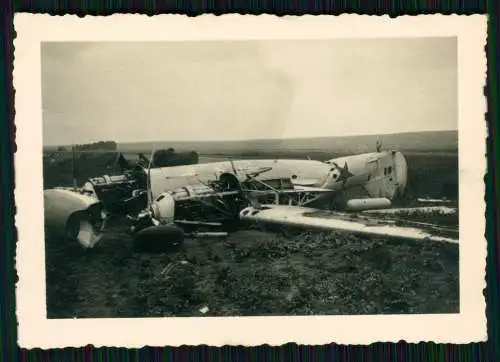 Foto Wehrmacht - Russisches Flugzeug Aircraft - Bruch am Boden