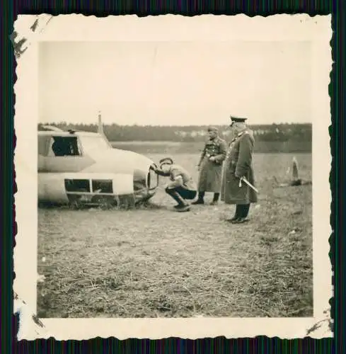 2x Foto Flugzeug Aircraft - Wehrmacht Soldaten Flugzeuge Bruch am Boden