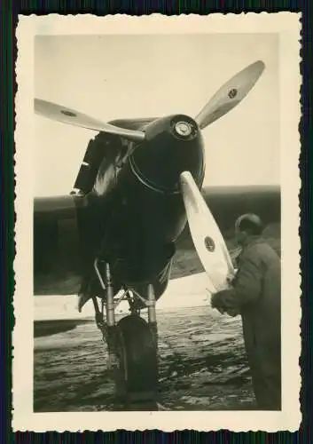 Foto Flugzeug Aircraft - Wehrmacht Monteur Wartung Reparatur Kontrolle Me 109 ?