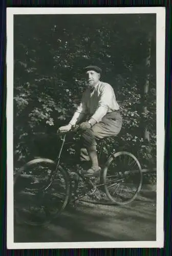 8x Foto - älterer feiner Mann mit Fahrrad - Radfahrer 1934 Rückseite Text Handsc
